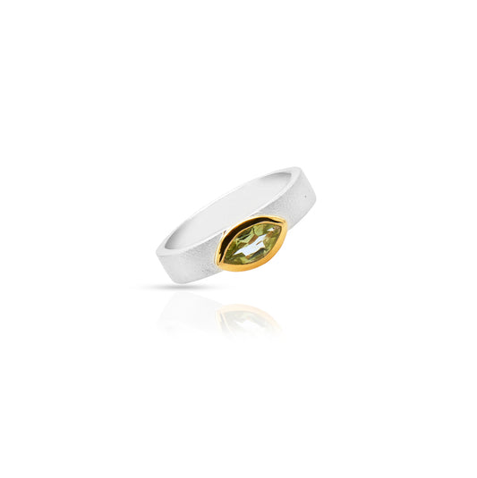 Jantier: Gold Plated Silver Ring with Peridot, Elegant Protection