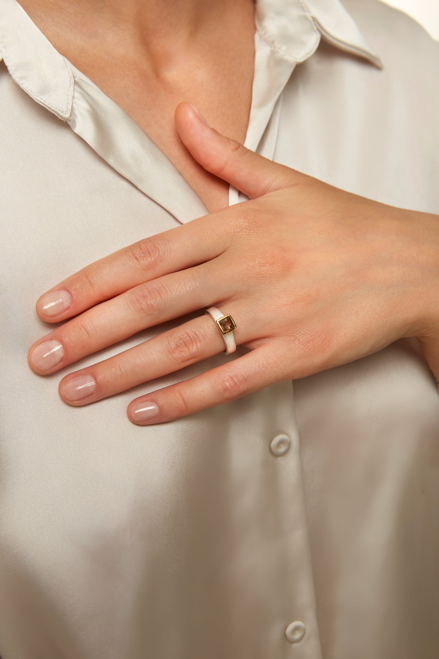 Jantier: Gold-Plated 925 Silver Ring with Smoky Quartz