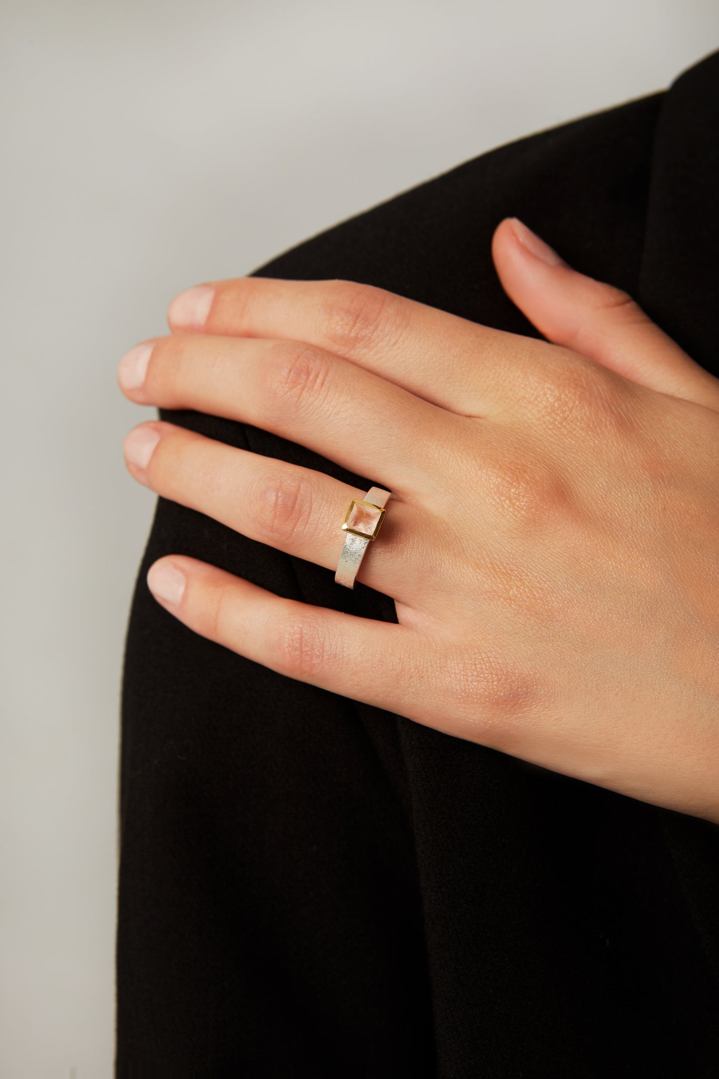 Jantier: Bague Quartz Rose en Argent Plaqué Or