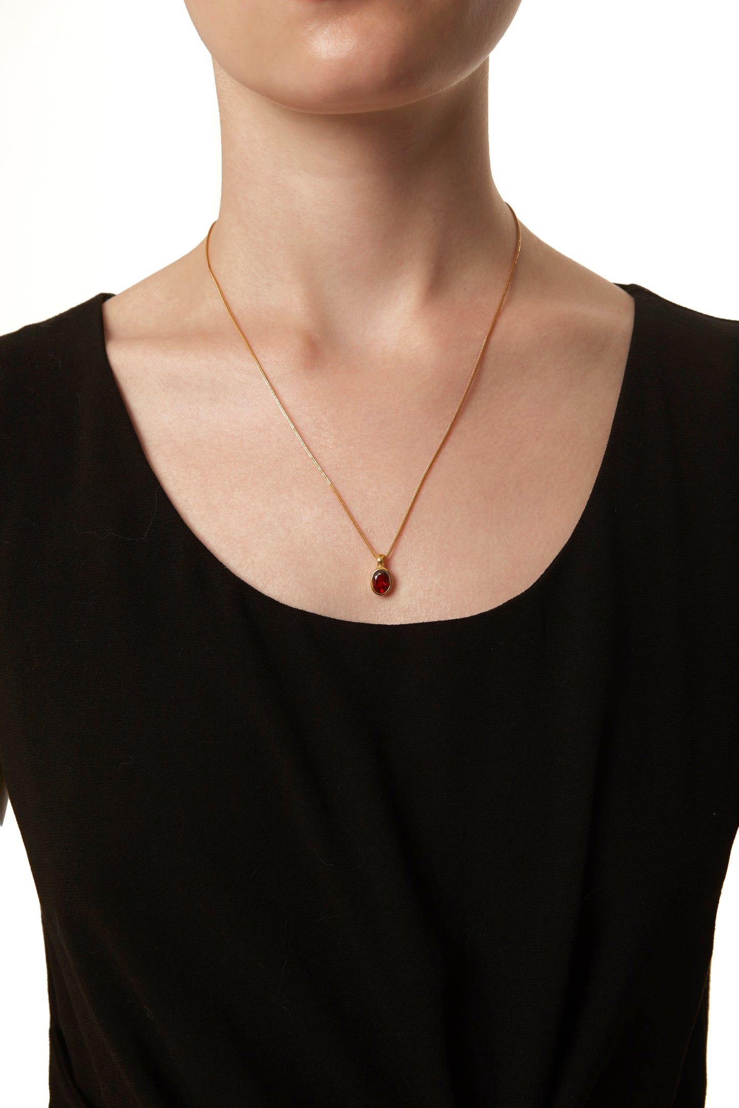 Jantier: Precious Garnet pendant - Gold plated silver