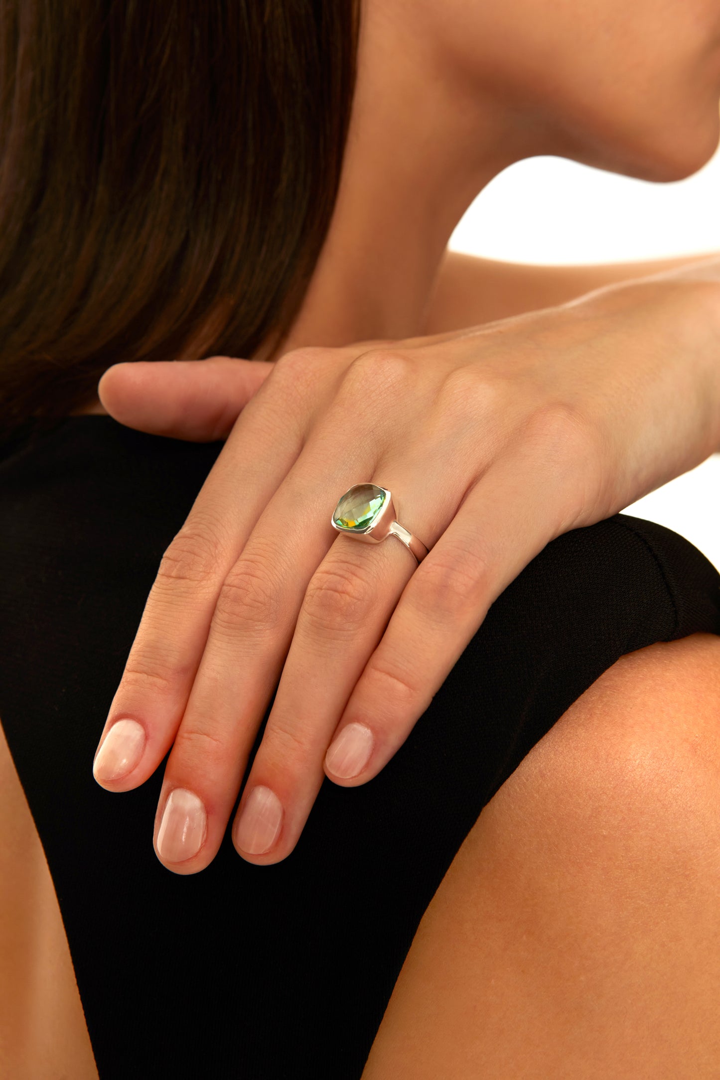 Jantier: 925 Rhodium-plated Silver and Square Green Quartz Signet Ring